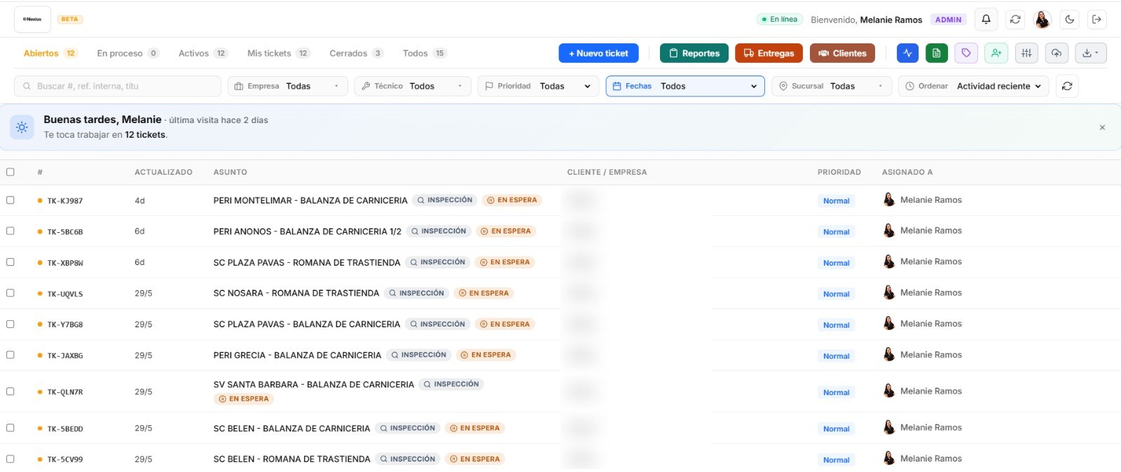 Dashboard de Nodux — lista de tickets con tabs, filtros, prioridad y SLA por técnico